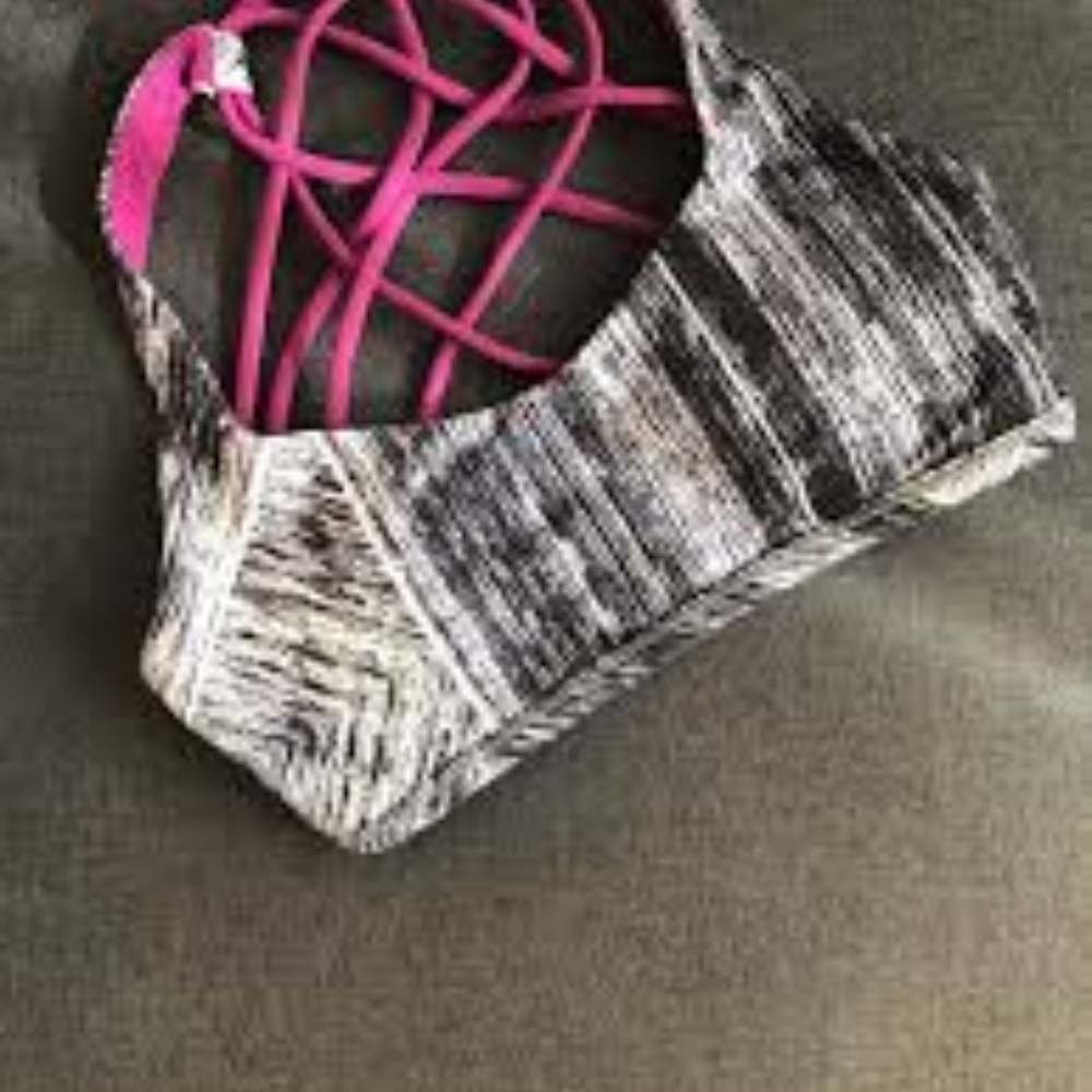 Lululemon Free to Be Wild bra Size 4